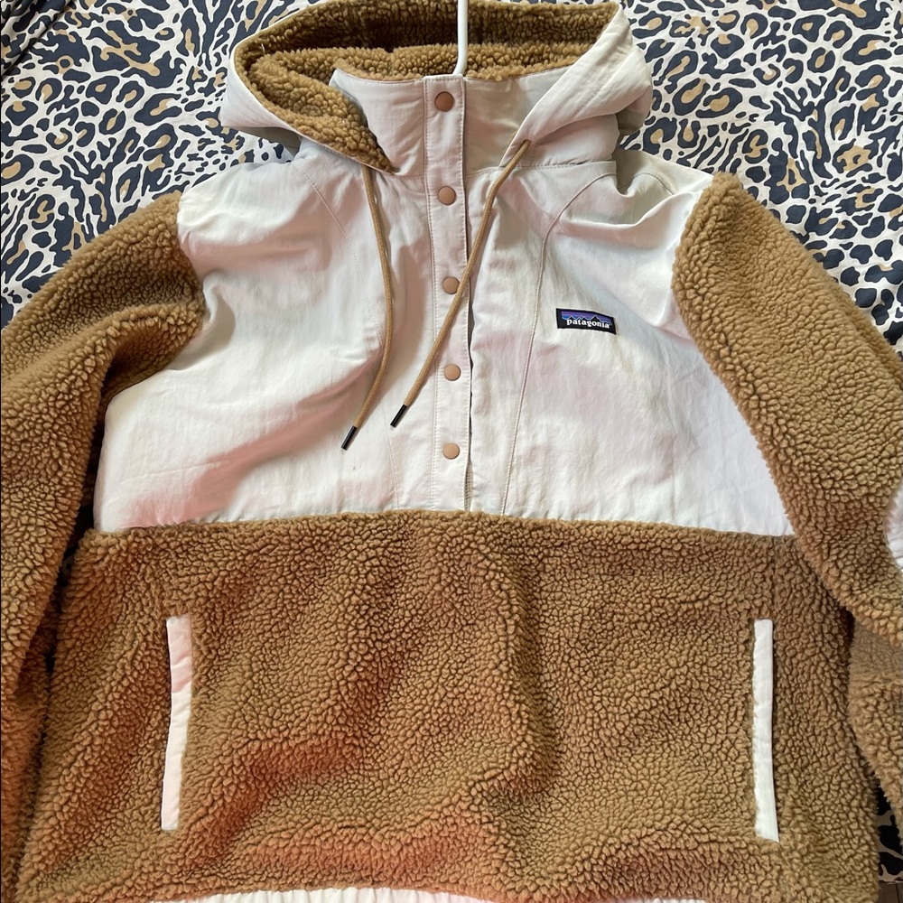 women’s XL patagonia pullover. only worn TWICE